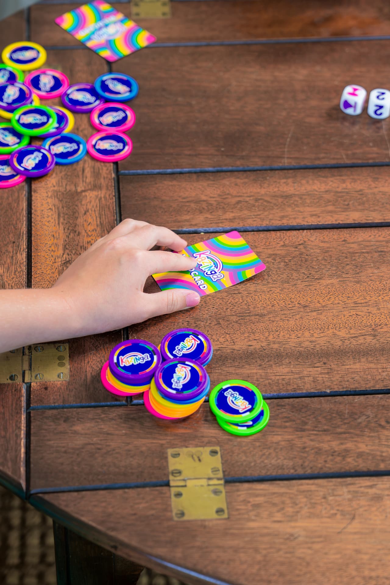 A player laying down a Kazinga Wildcard mid-game